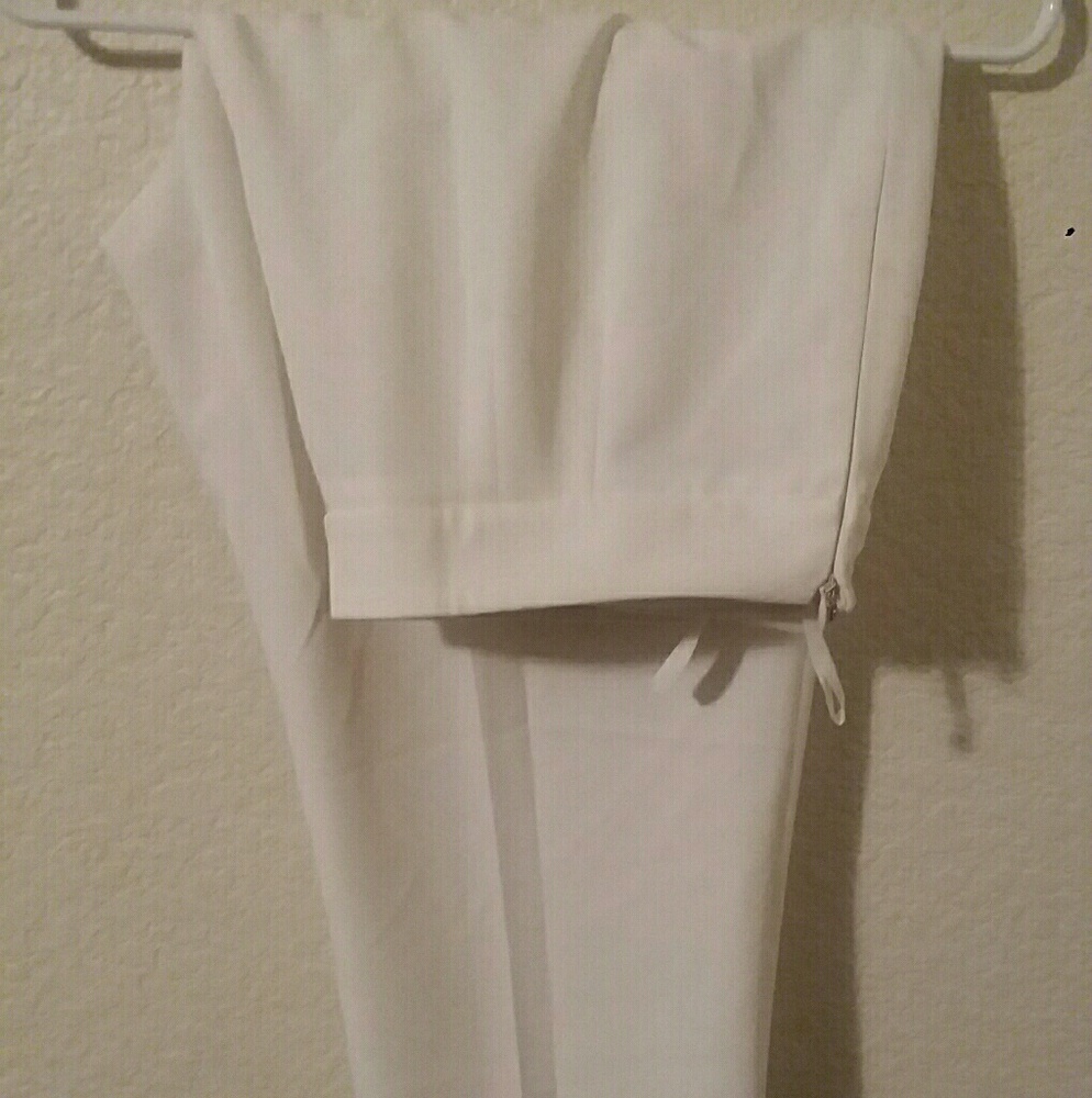 Sleeveless top and pants